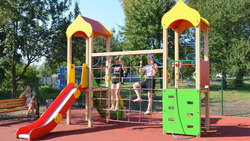 Власти открыли современные детские игровые площадки в Красной Яруге