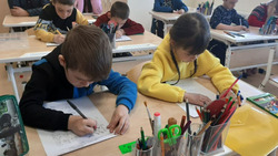 Занятия в школах юных первоклассников завершились в Краснояружском районе