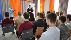 Глава администрации Краснояружского района встретился с активными и инициативными школьниками
