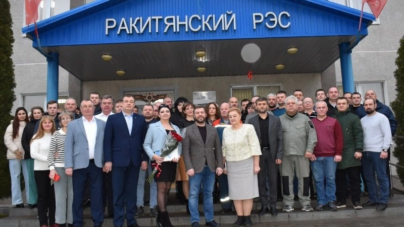Власти Ракитянского округа поздравили энергетиков с наступающим профессиональным праздником