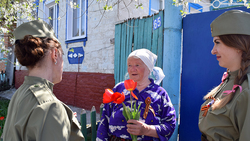 Волонтёры подарили георгиевские ленточки жителям Бобравского сельского поселения
