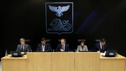 Вячеслав Гладков сообщил о дополнительных выплатах для многодетных семей 