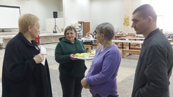 Заместитель главы администрации Краснояружского района посетила пункты временного размещения