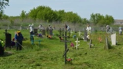 Жители ракитянского села Вышние Пены вышли на массовый субботник