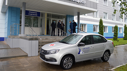 Благотворительный фонд «Айсберг» подарил автомобиль Краснояружской ЦРБ