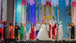 300 юных краснояружцев приняли участие в ежегодном новогоднем празднике «Ёлка главы»