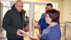 Глава администрации Ракитянского района ознакомился с проектом оформления поселковой школы