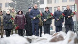 Вячеслав Гладков возложил цветы в память о жертвах трагедии на Камышитовом заводе