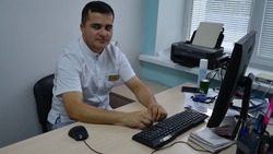 Молодой врач-кардиолог получил от Краснояружской ЦРБ квартиру