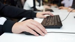 Вячеслав Гладков: в мессенджере МАХ запустили чат-бот для соцконтрактов