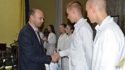 Церемония посвящения школьников в медики прошла в Красной Яруге