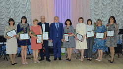 Андрей Миськов поздравил краснояружских финансистов с праздником