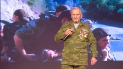 Краснояружец выступил с авторским концертом военно-патриотической песни в Ракитянском округе