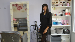 Жительница Краснояружского района открыла парикмахерскую благодаря помощи от государства