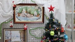 Жители и гости Ракитянского округа получили возможность посмотреть новогоднюю выставку