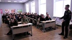 Ракитянские студенты пообщались с представителем военной академии 