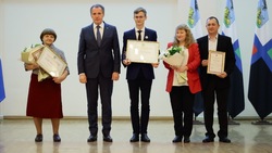 Вячеслав Гладков поздравил лауреатов губернаторской стипендии в области образования