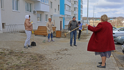 Ракитянцы провели субботник на территории микрорайона Ватутина в посёлке Пролетарский