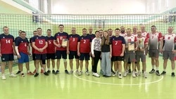 Ракитянские и краснояружские волейболисты сразились в товарищеском матче