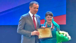 Вячеслав Гладков вручил ракитянцам губернаторскую премию «Мастерство. Творчество. Успех»