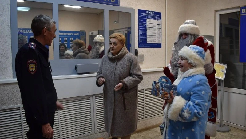 Специалисты ракитянских экстренных служб получили поздравления от руководителя округа