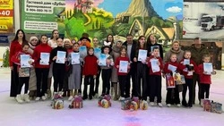 Ракитянские и грайворонские фигуристы представили новогоднее представление