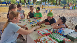 Краснояружские библиотекари организовали уличную игровую зону для детей