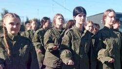 Краснояружские девушки отправились в Центр развития военно–спортивной подготовки «Воин»