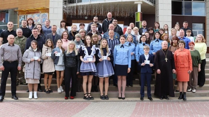 Власти Ракитянского округа вручили жителям муниципалитета знаки отличия ГТО