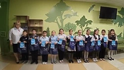 Младшие школьники Краснояружского округа вступают в ряды движения «Орлята России»