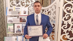 Александр Кириченко из Краснояружского района получил звание читающего папы