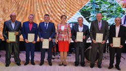 Власти Краснояружского района провели чествование тружеников сельского хозяйства